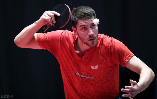 展的年轻球 展的年轻球